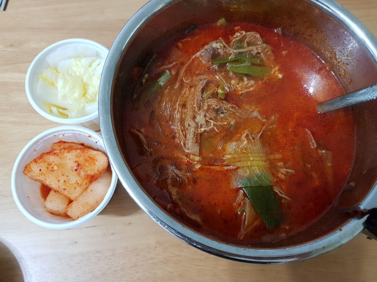  얼큰하고 속이 시원한 맛 이화수육개장