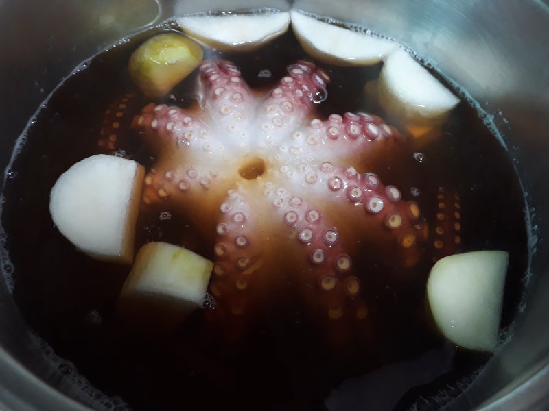문어숙회 만드는법 냉동 문어 손질법 문어 삶기 자숙 문어요리 맛있게 먹는법