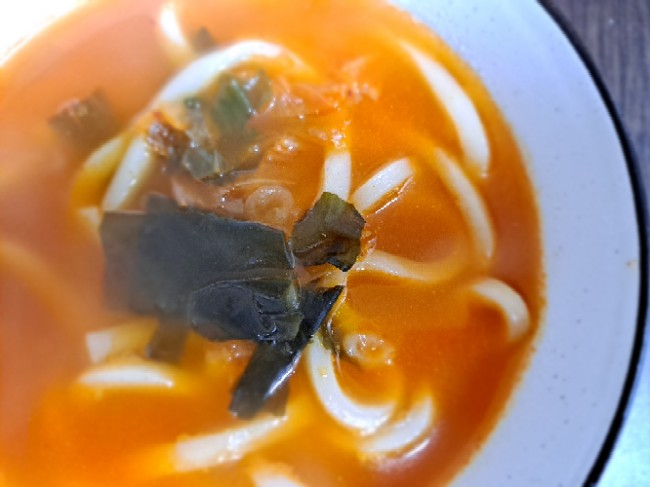  풀무원 김치 뚝배기 우동, 시원하고 얼큰함에 반하다