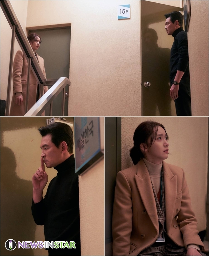  JTBC '허쉬' 굳게 닫혀있던 15층의 문 열렸다?! 황정민X임윤아 비상구 계단에서 쉿! 시그널 의미는?