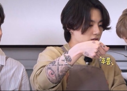  달려라방탄125 정국 타투