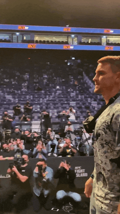 UFC 257 포이리에 vs 맥그리거 페이스 오프(GIF) UFC 257 포이리에 vs 맥그리거 페이스 오프(GIF)
