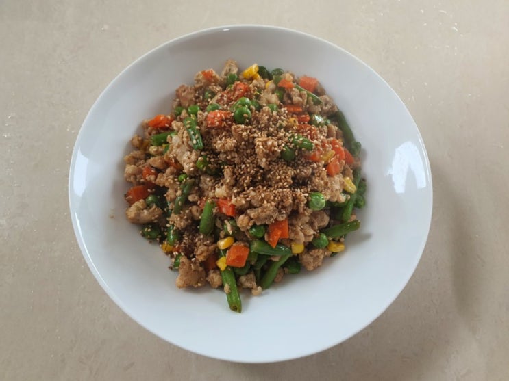  얼렁뚱땅 맛있는 5분 냉동야채믹스요리, 야채듬뿍 돼지고기 볶음~