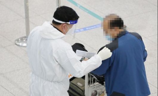 코로나19 완치자 6만명…보험 가입 1년 더 기다리라고?(종합) 코로나19 완치자 6만명…보험 가입 1년 더 기다리라고?(종합)