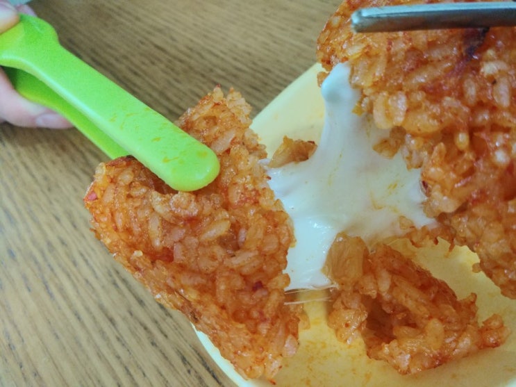 주말점심 간편하게_비비고김치치즈주먹밥