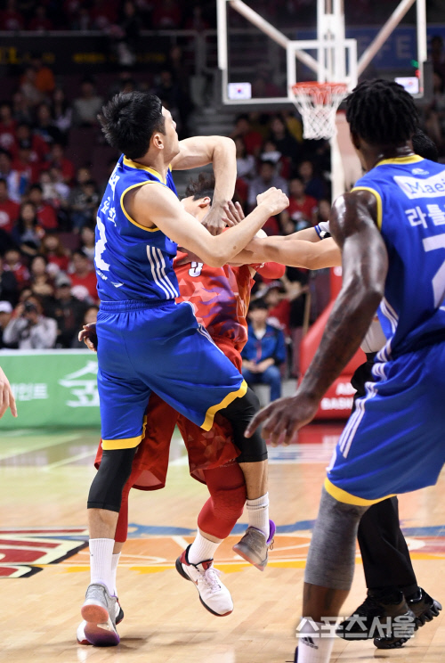 [KBL 톡톡] <b>이관희</b>와 <b>이정현</b>, 그들의 <b>충돌</b>