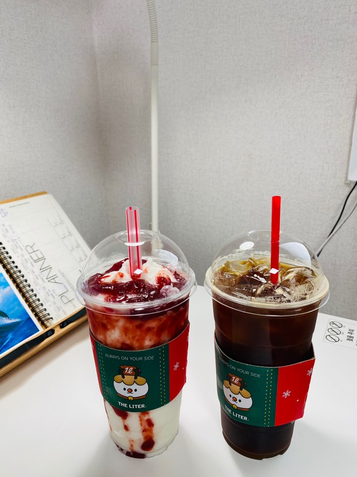  더리터 메뉴 딸기요거스 아메리카노