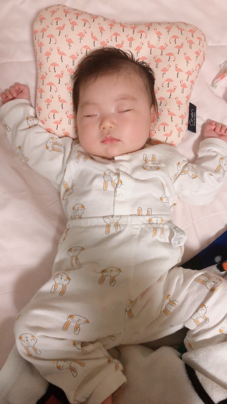  2개월 아기 잠자는 자세에 대해 알아보아요