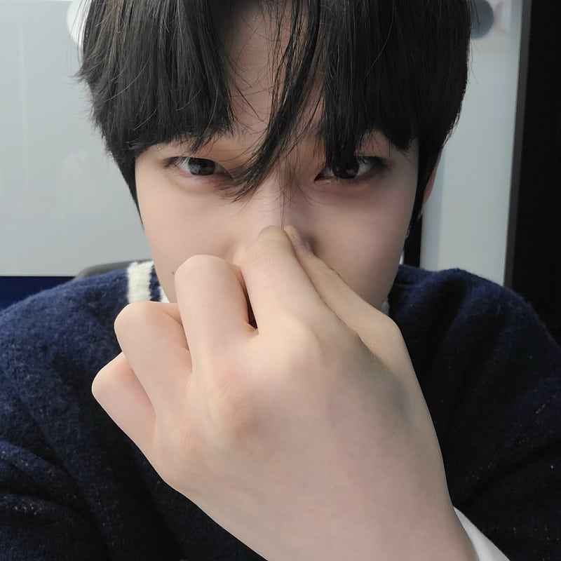 ENHYPEN's Sunoo Shares Selfies on X/Twitter and Weverse, Engaging Fans