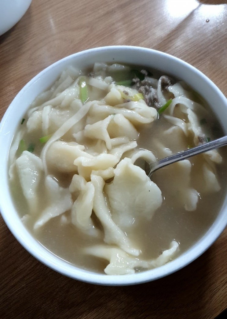 서울에서 수제비 제일 맛있는 강남 언주역 맛집 "논현손칼국수" 서울에서 수제비 제일 맛있는 강남 언주역 맛집 "논현손칼국수"