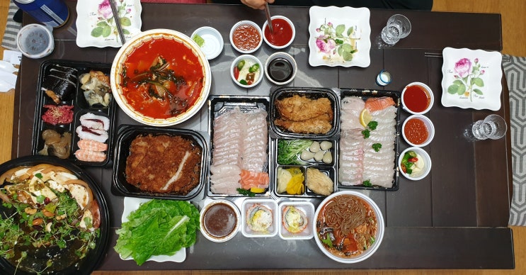 퇴근길에 새벽수산회 회주문 양이 너무 푸짐해요 퇴근길에 새벽수산회 회주문 양이 너무 푸짐해요