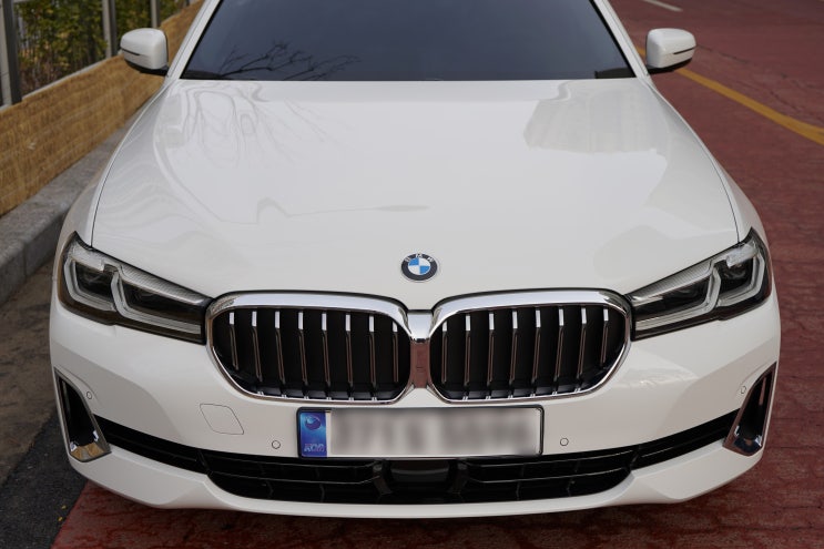 BMW 530e 럭셔리 LCI 21년식 화이트/블랙시트 새 차 뽑아똬!!!