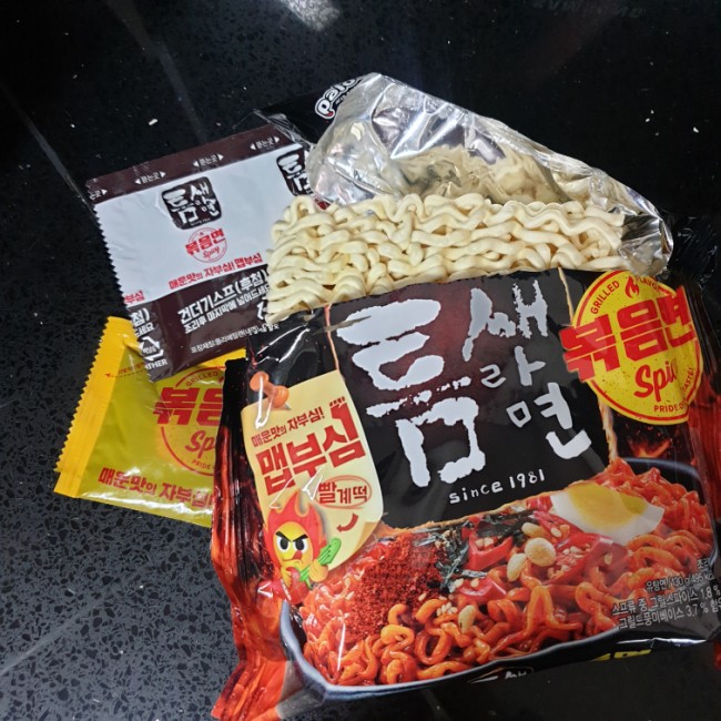 틈새라면 볶음면 가격, 영양정보, 칼로리, 후기