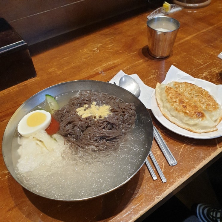  겨울에는 차가운 냉ㅇㅇ면~