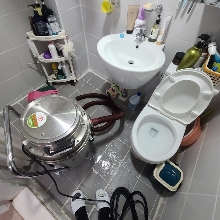 성내동 빌라 변기에무엇인가 들어갔다..방법은? 성내동 빌라 변기에무엇인가 들어갔다..방법은?