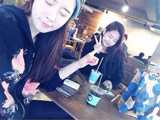 NIEEH (Nihi) = Blackpink Jennie X Chahee fashion brand that is hot on Instagram these days: Naver Blog