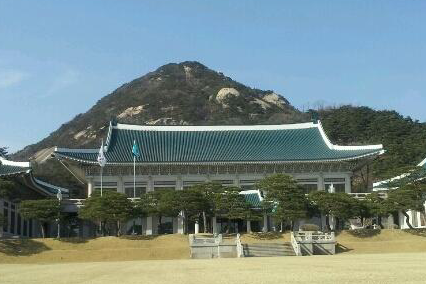 문 대통령 “부동산 공급 대책 설 전에 발표할 계획”