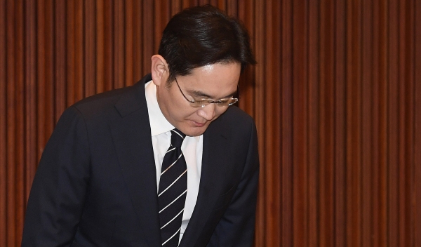 삼성 이재용 부회장, 징역 2년 6개월 실형 선고받고 재구속...