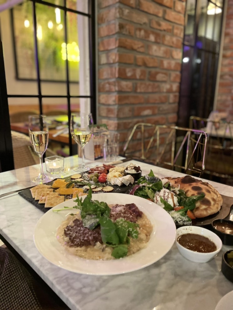  뱅뱅와인싸롱 가락시장본점 - 분위기 좋은 가락시장맛집! 가성비 좋은 와인/펍 추천!