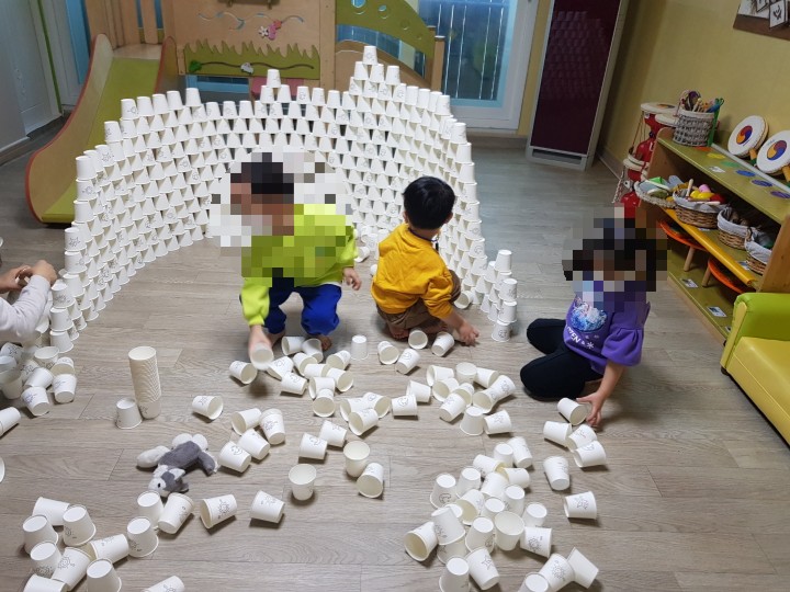  종이컵 쌓기