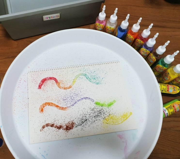  미술놀이_색모래로 그림 그리기