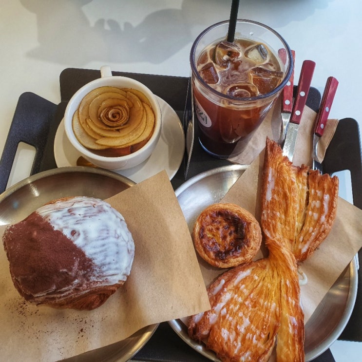 양산 빵집 뺨치는 카페궁리