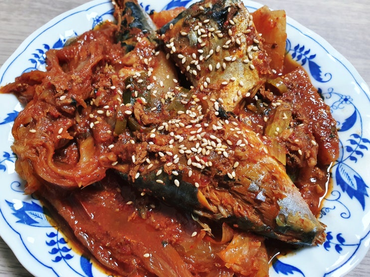  반조리음식으로 간편하게 즐기는 산이산 묵은지 고등어 김치찜