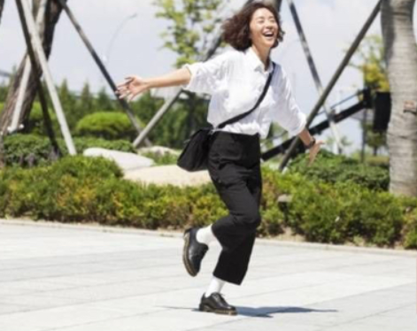  그녀는 예뻤다에서 황정음 패션 현실고증