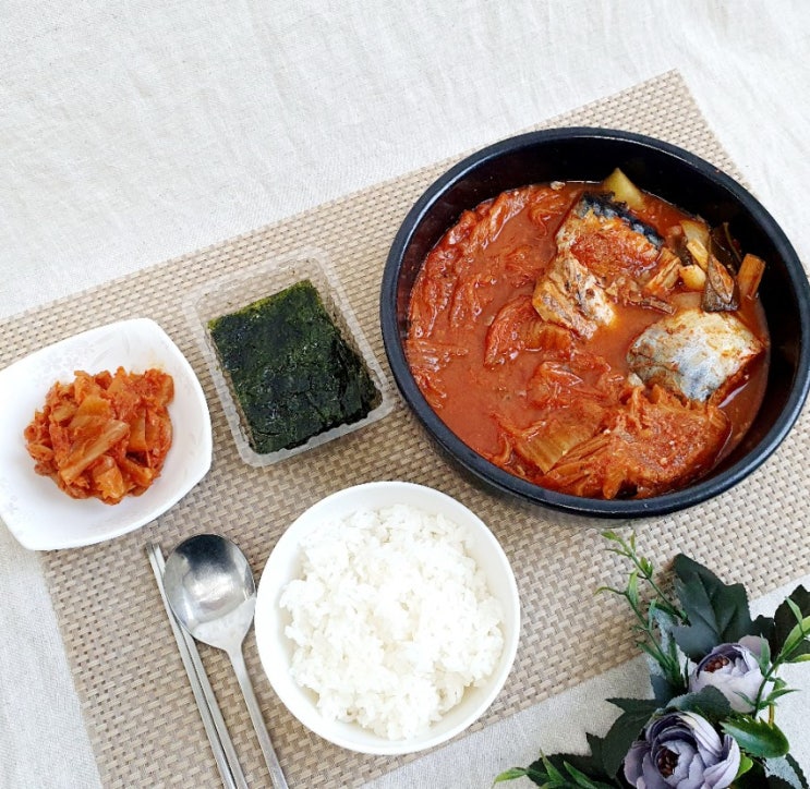  산이산묵은지 고등어김치찜 푸짐한 반조리음식