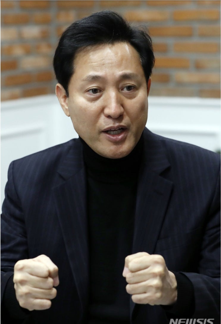 [인터뷰]<b>오세훈</b> "일부 보수 유튜버 탓에 <b>외연</b> 확장 한계... 