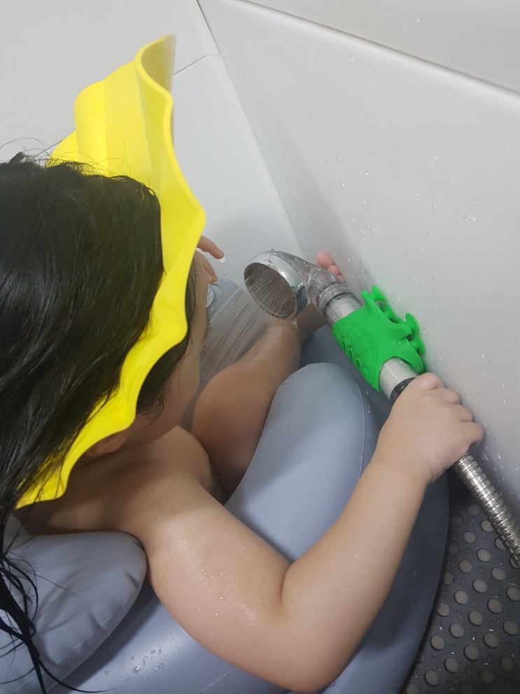  거북이샤워락 샤워홀더로 아기목욕씻기기 욕실용품추천