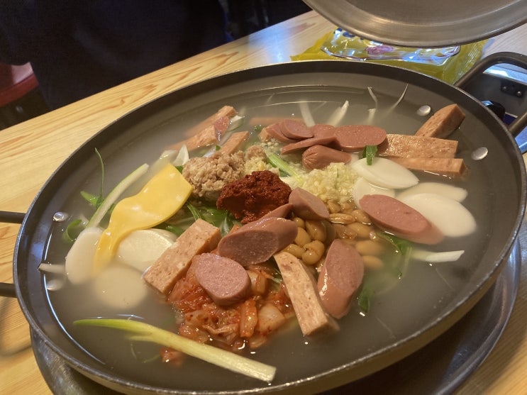  [방배동 맛집]LA 부대찌개_한우 사골국물이라 더 맛있다!