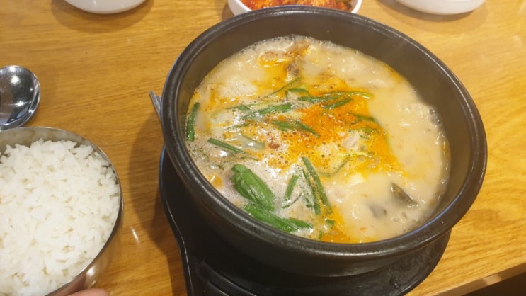  부산아지매국밥 연신내점