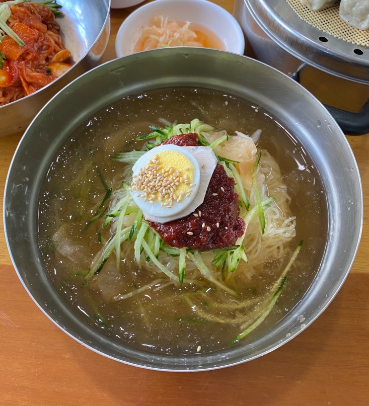  울산 무거동에서 점심 메뉴로 간단하게 식사하실 수 있는 삼산 밀면 칼국수 무거점, 세월이 지나도 변하지 않는 고기만두 이냉치냉을 위한 삼산 밀면 무거 직영점