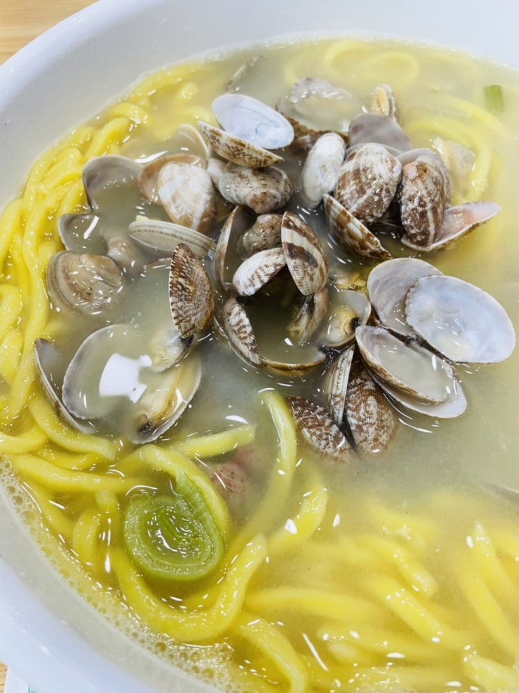  후루룩 면치기~! 황도바지락칼국수-강동구 길동맛집