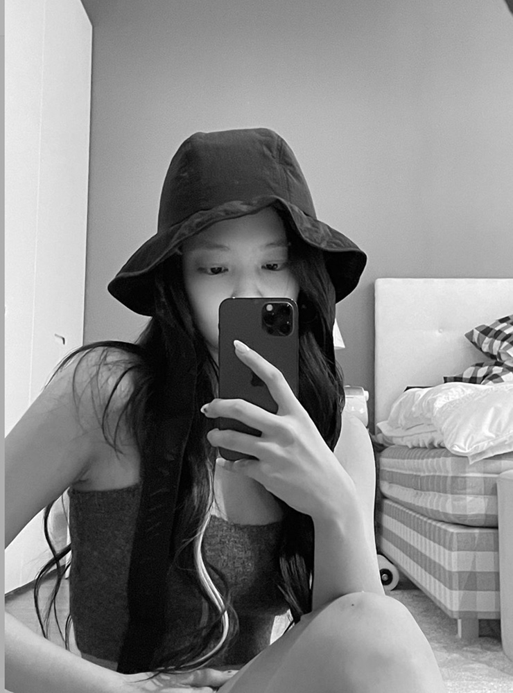  제니 자라 니트 크롭탑 !(Jennie ,zara soft knot crop top)
