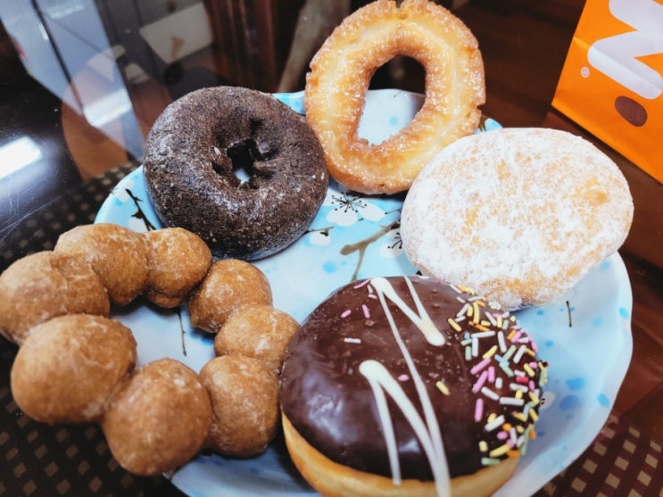 풍무동 던킨도너츠 메뉴추천(스트로베리필드,카푸치노츄이스티,카카오하니딥,보스톤크림,올드훼션드글레이즈드) 풍무동 던킨도너츠 메뉴추천(스트로베리필드,카푸치노츄이스티,카카오하니딥,보스톤크림,올드훼션드글레이즈드)