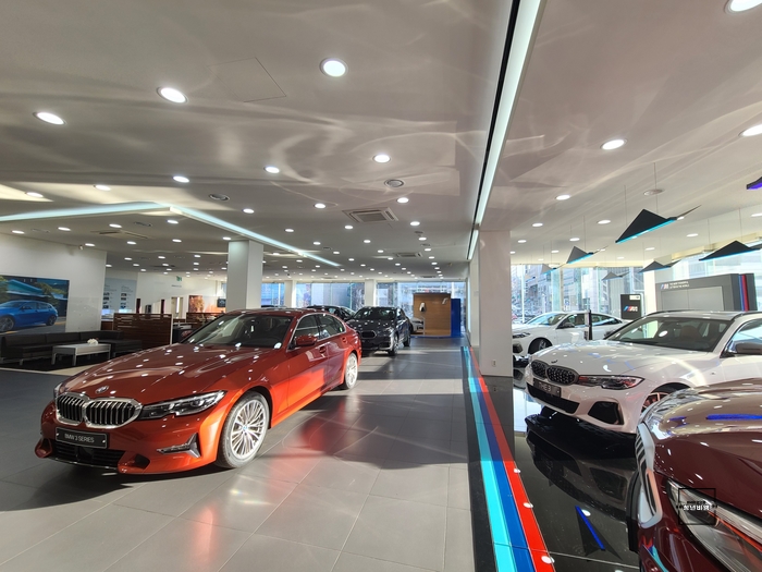  BMW 코오롱모터스 강남전시장 청년비엠의 출고 가능 리스트