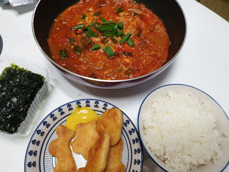  [하루한끼] 김치찌개와 치킨너겟