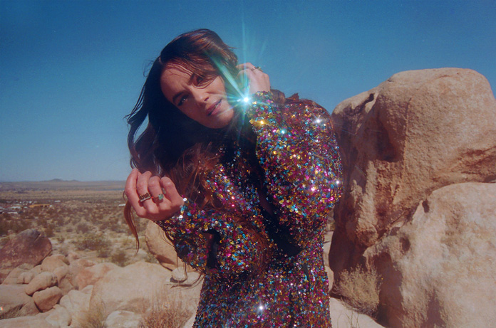 Julia Stone / 줄리아 스톤, 신곡 'We All Have' (Feat. Matt Berninger) 비디오