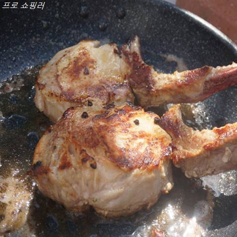  01 금주 안내 국내산 돼지고기 돈토마호크 1kg 3~4대 바베큐 캠핑고기세 특수부위 등갈비 등심 모듬구이 토마호크스테이크 너무 훌륭해서 굿!