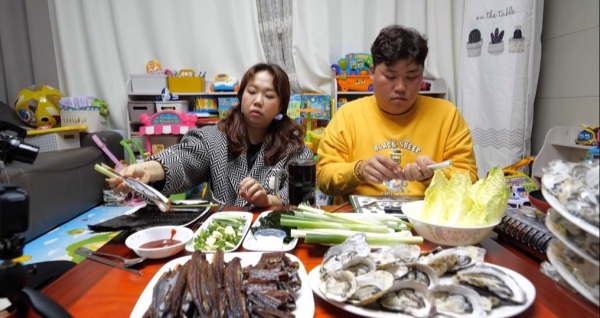 시매부 천뚱의 식량창고와 과메기 불고기버거 먹방, 문소리 어머니 이향란님까지... 전참시 뜨겁네요!!