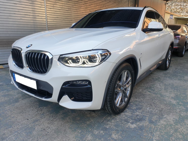 BMW X4 20i M 스포츠 X 후기 (화이트 / 블랙 시트) BMW X4 20i M 스포츠 X 후기 (화이트 / 블랙 시트)