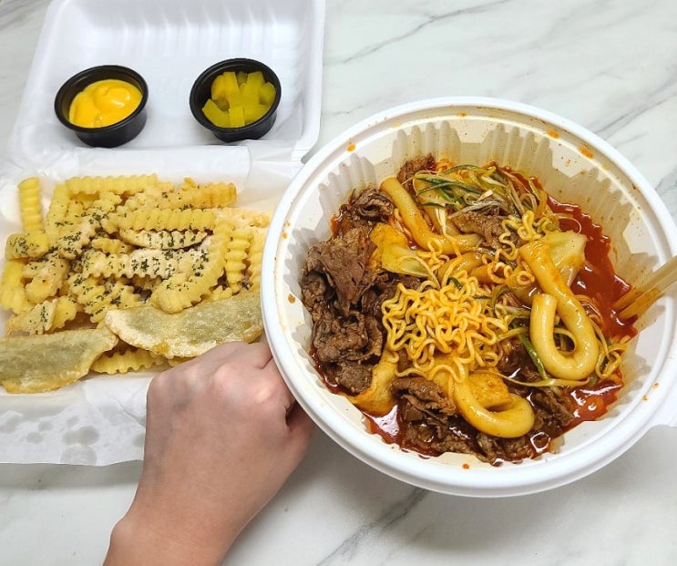  부산 주례 맛집 뽀끼캠프_ 차돌떡볶이와 감자튀김 (배달)