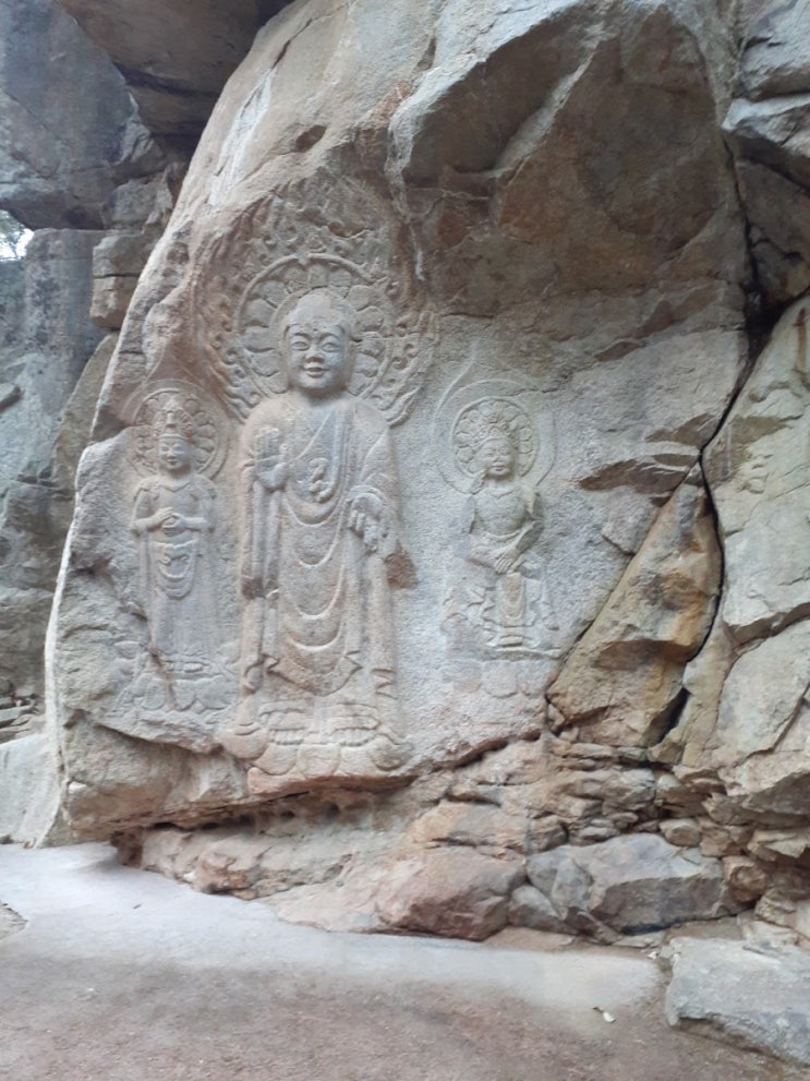 서산마애삼존불상 용현계곡 서산마애삼존불상 용현계곡