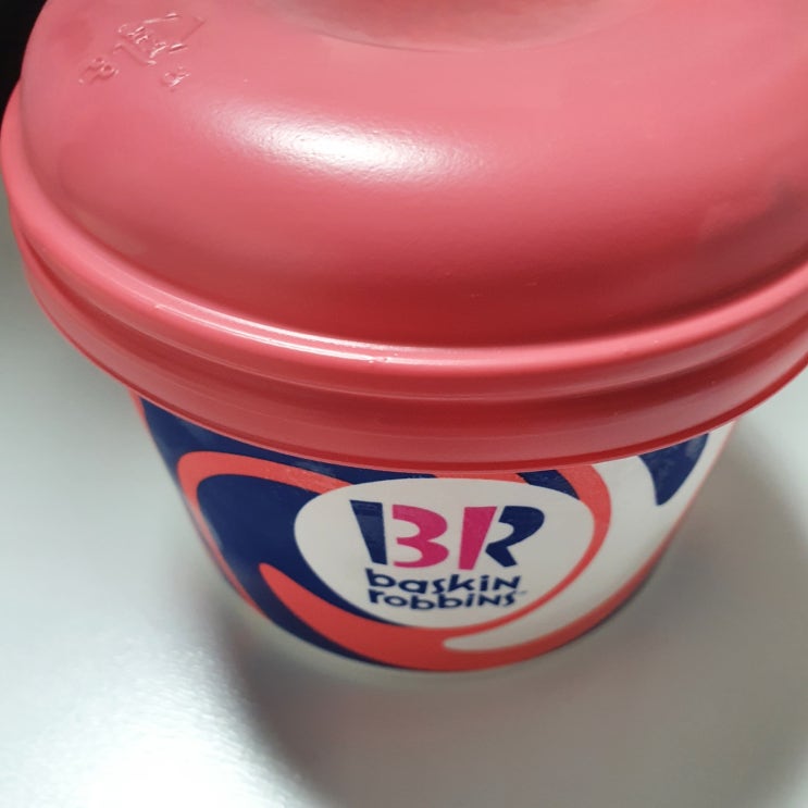  배스킨라빈스 파인트 우낀소 맛있어요.
