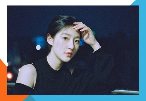  한층 성숙해진 외모의 김새론 어깨 드러낸 매혹적 패션