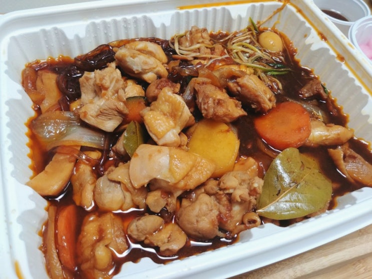 저번에 밥꼬찜닭에서 깜장찜닭 시켜 먹은 후기 저번에 밥꼬찜닭에서 깜장찜닭 시켜 먹은 후기