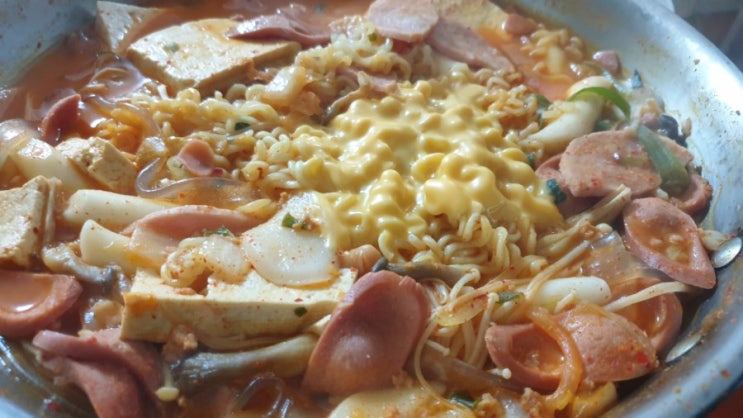  [땅스 부대찌개] 3인분이 9,900원? 가성비 갑! 부대찌개