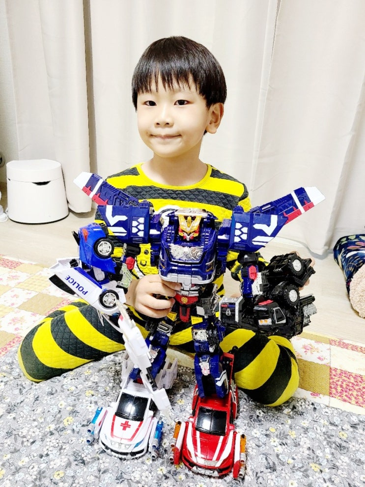 헬로카봇 펜타스톰x 최강 5대합체 드디어 완성! 헬로카봇 펜타스톰x 최강 5대합체 드디어 완성!